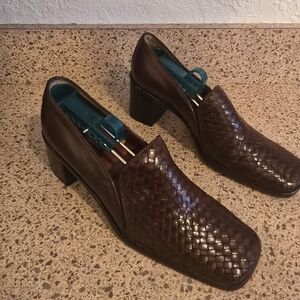 Womens 7.5M Nicole Brown Woven Leather Flats